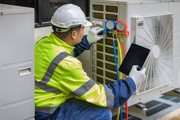 Professional Hvac technician working in Saint Paul Park, MN